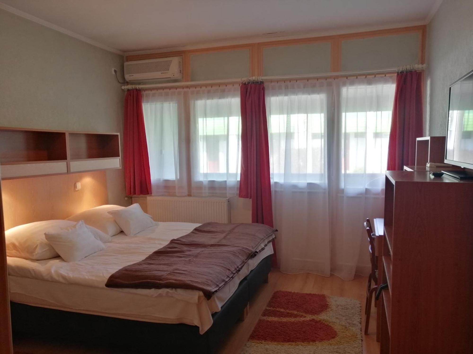 Hoforras Hotel Gyula Zewnętrze zdjęcie