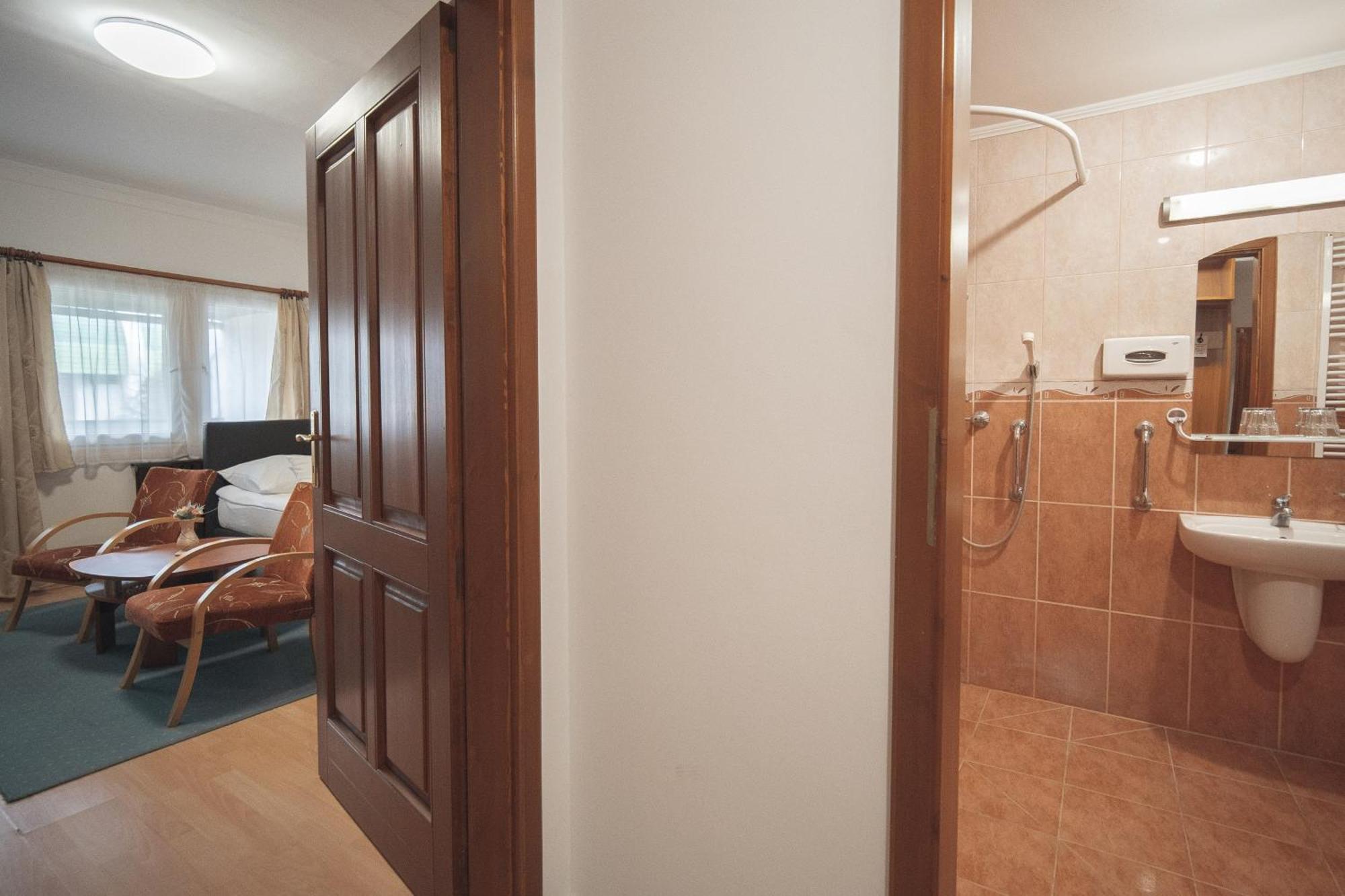 Hoforras Hotel Gyula Zewnętrze zdjęcie